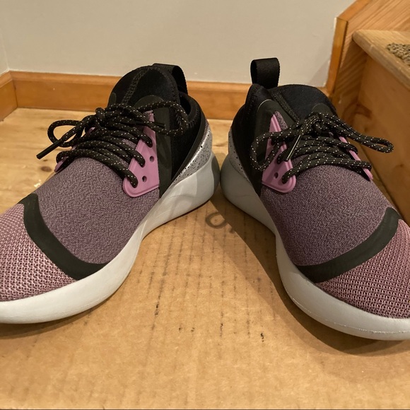purple grey black nike running sneakers - Picture 2 of 4
